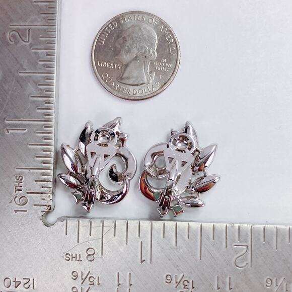 Vintage Signed Crown Trifari Mid Century Silver Tone Rhinestone Clip On Earrings - Picture 10 of 11